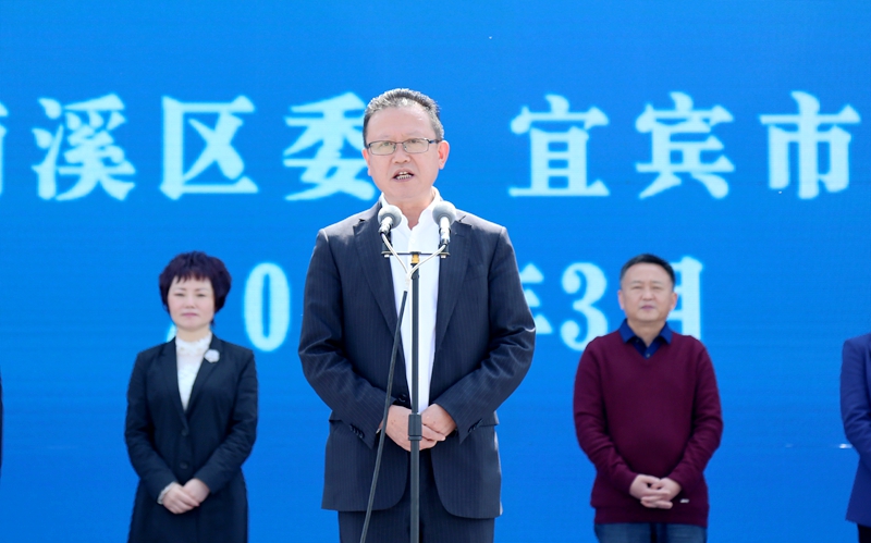 南溪区委副书记,区长罗春涛在致辞中说,此次项目集中开工是该区全面