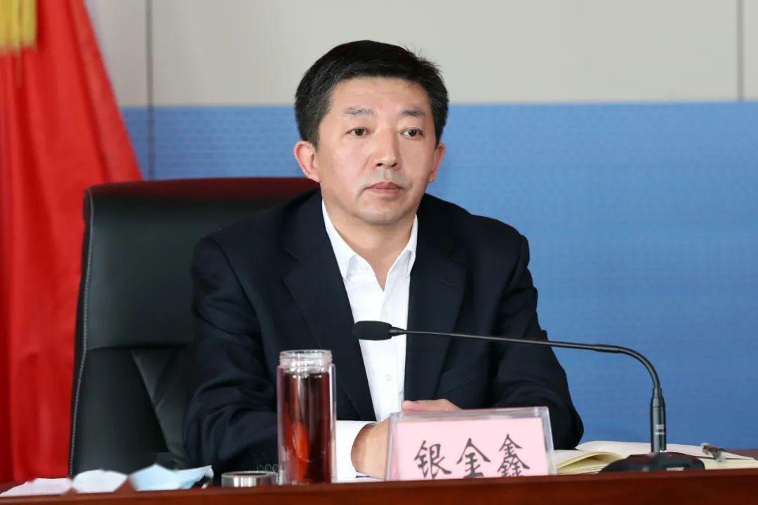 银金鑫副局长主持会议并宣读市委市政府领导重要批示会议现场