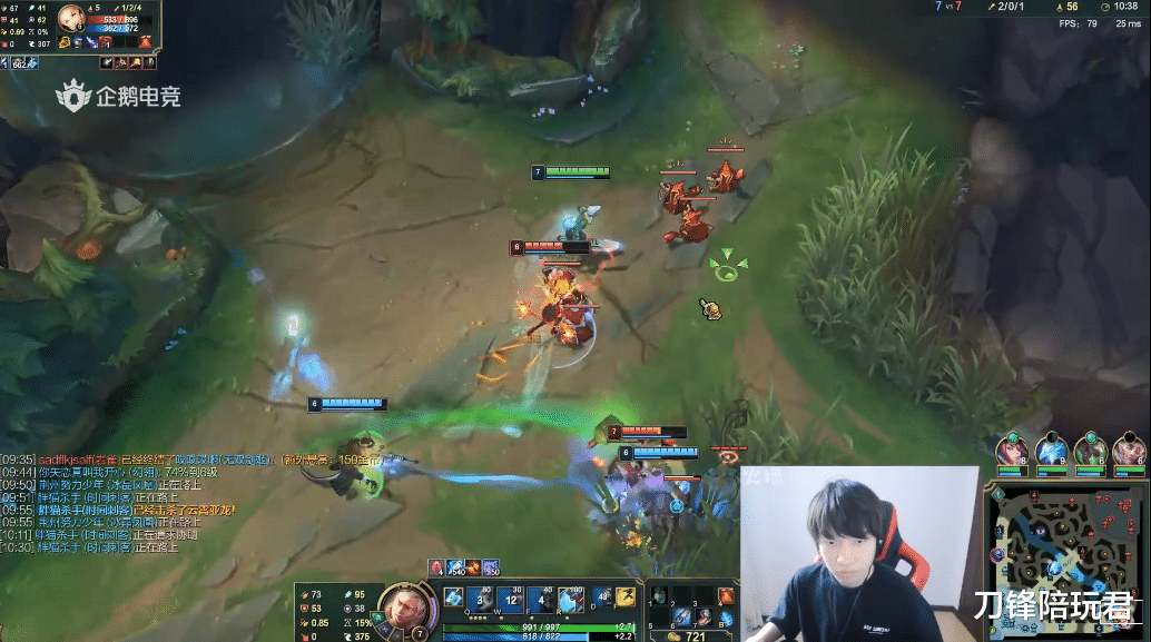 厂长对着艾克学霸皮肤傻笑你们觉得我俩很像吗吐槽这皮肤太丑