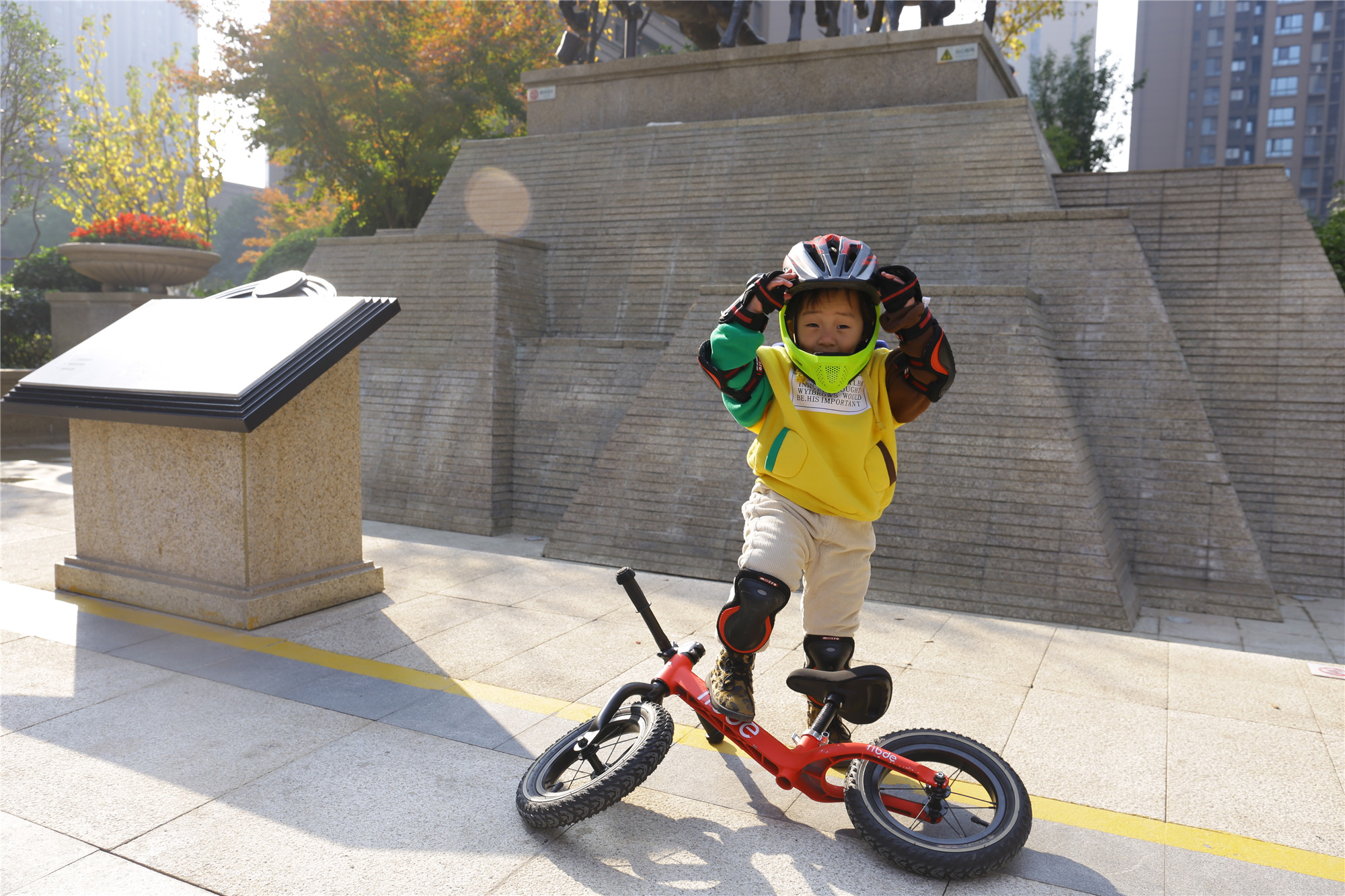 儿童滑步车带给家庭不一样的欢乐