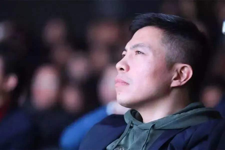 新力控股在香港联交所主板上市;一次是一个月前明星经理人陈凯加入的