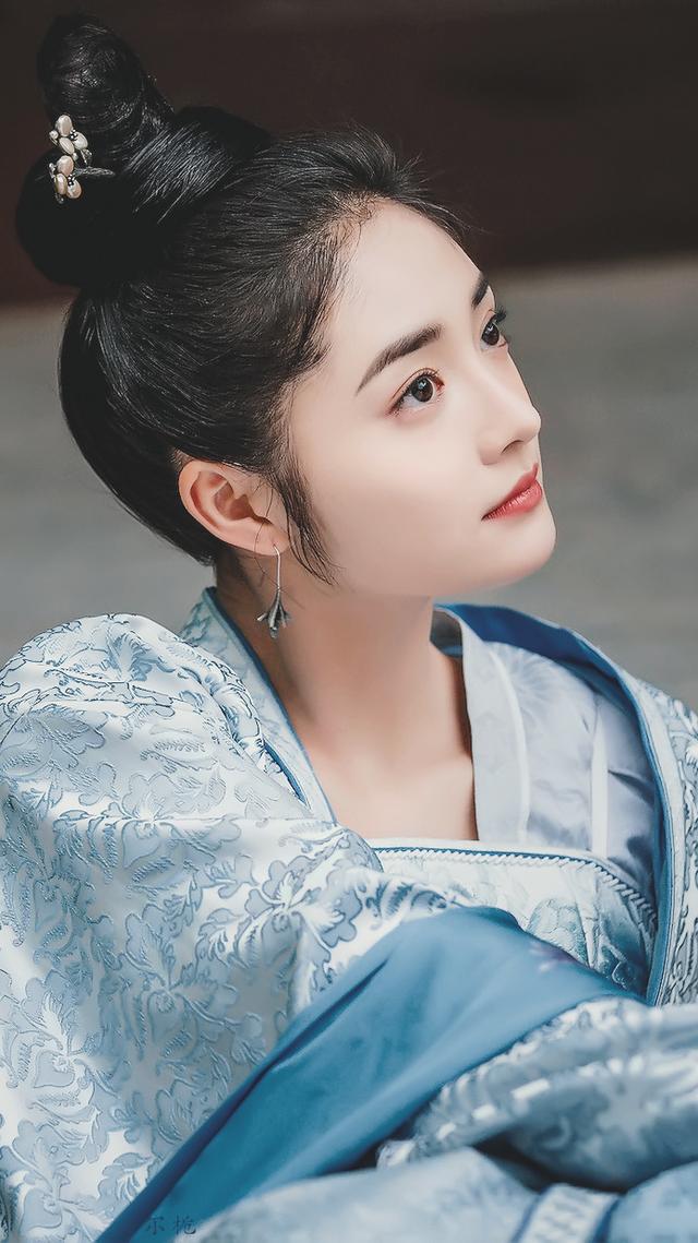 所以婚姻市场里,最受欢迎的肯定不是最能挣钱或者最能带孩子的,而是