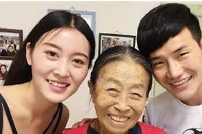 八十岁丑娘张少华,孙女却貌美如花,而孙女婿居然是他_儿子