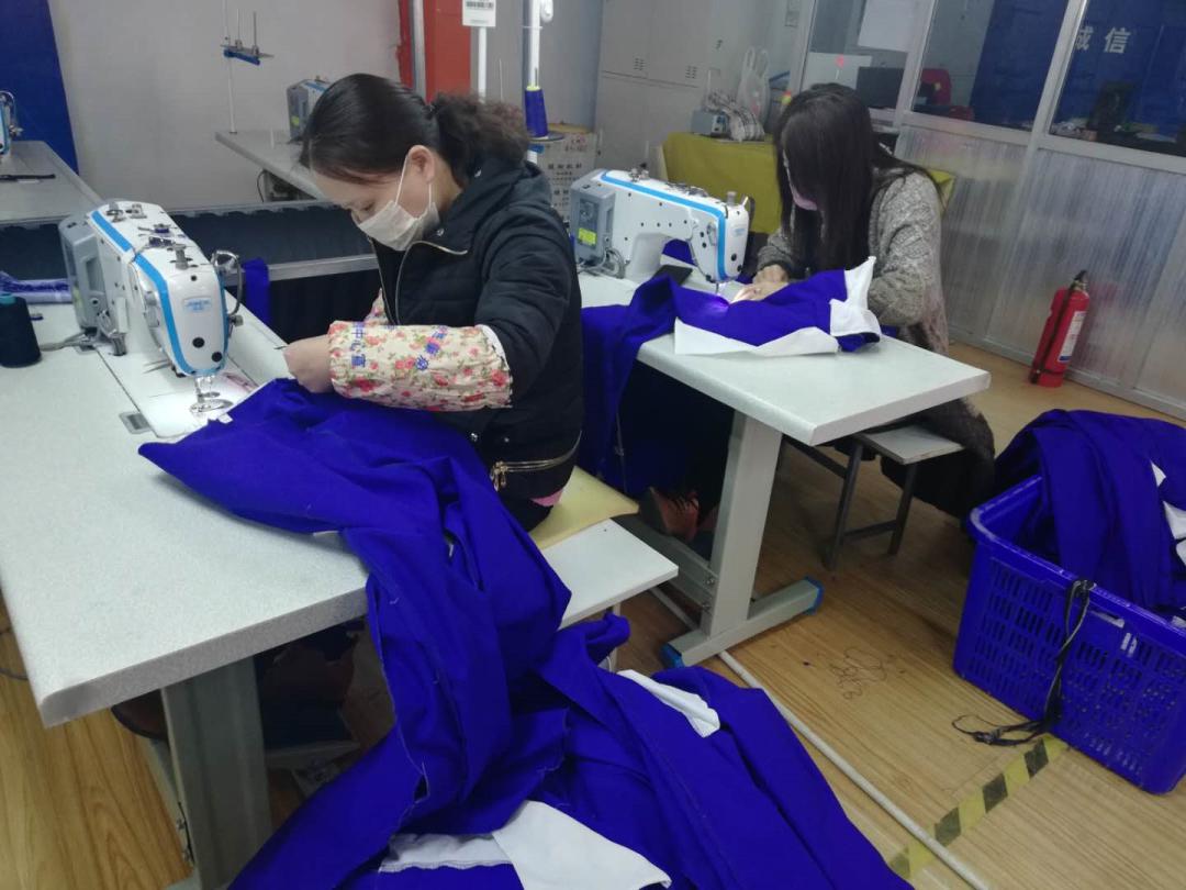 子公司动态疫情后井然有序的服装加工车间