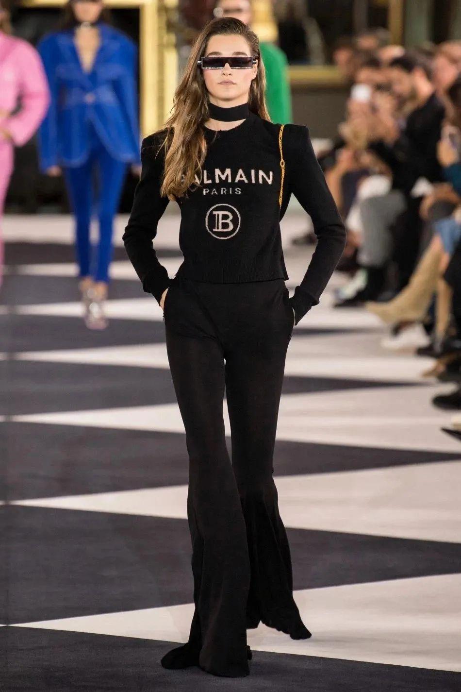 穿上喇叭裤变成复古女郎