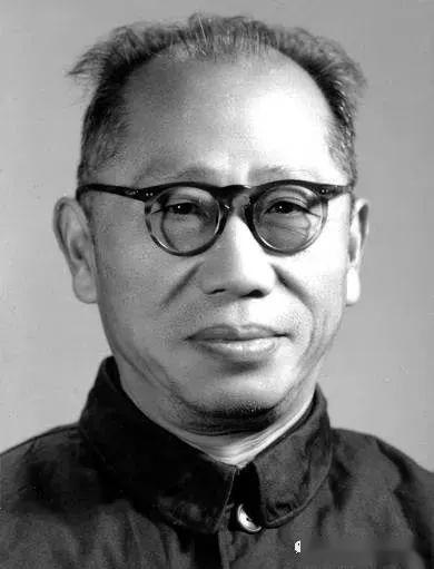 江定仙总的来说,由于当时中国的社会现实条件不可能使这些音乐家集中