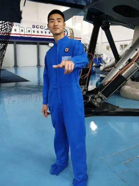 东方航空空少张斌杰从腼腆内向到开朗自信感恩西航让我不断改变