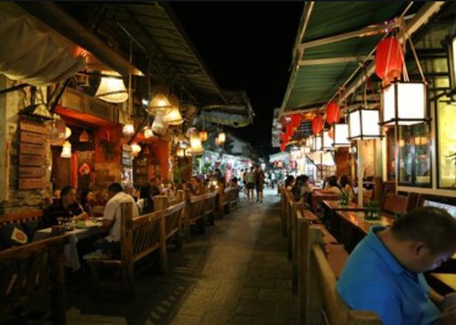 内地美女夜游拉萨,西藏年轻人夜生活这么丰富?超出你的想象_酒吧