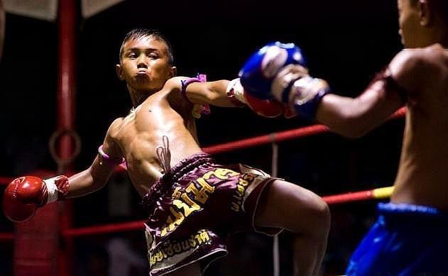 视频:泰国13岁小泰拳手擂台上被击倒,送到医院不治身亡