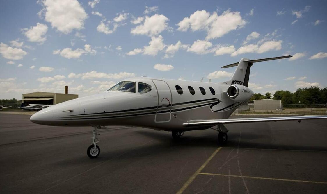 飞机的制造商是美国的豪客比奇公司,这款私人飞机是一种轻型公务机