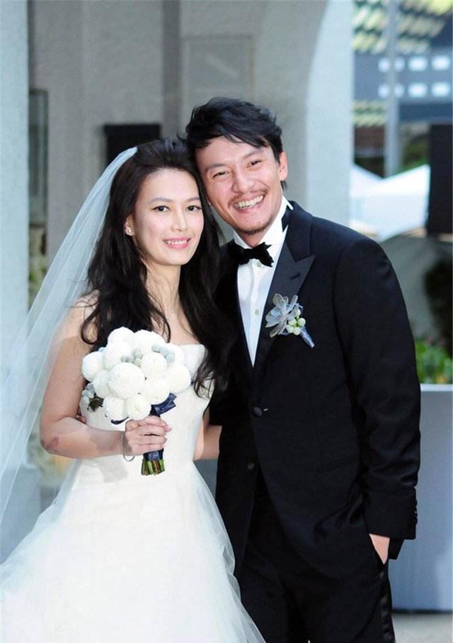 别忘了被坑惨的王宝强和张靓颖_冯轲