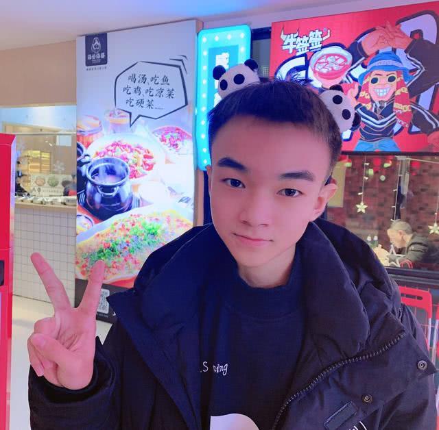 其次呼声最高的就是rsg这一支虎狼之师了,从小风,雷公,胖鱼,就连新人