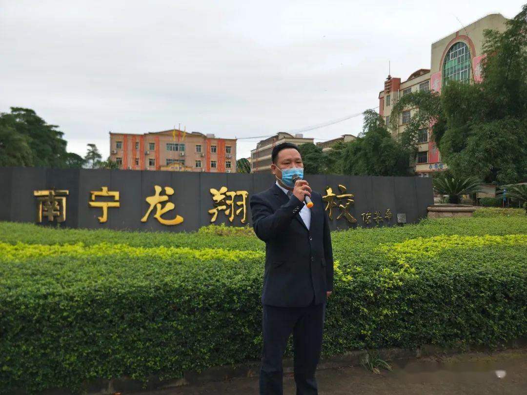 春暖花开日万物复苏时南宁市龙翔学校组织开展高三初三毕业班学生返校