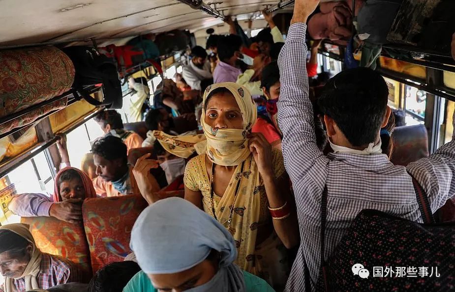 原创印度全国封锁百万人失业逃离城市不戴口罩人挤人随时引爆疫情