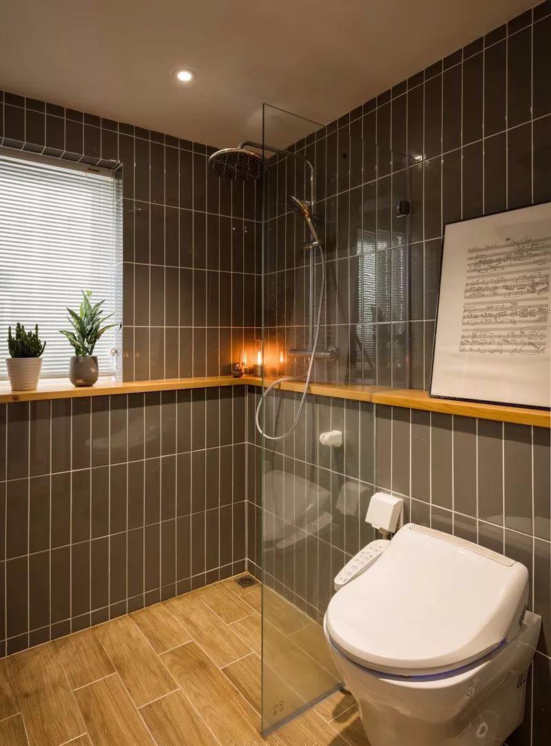 卫生间做收纳砌个10cm薄墙什么都能放一点不比壁龛差