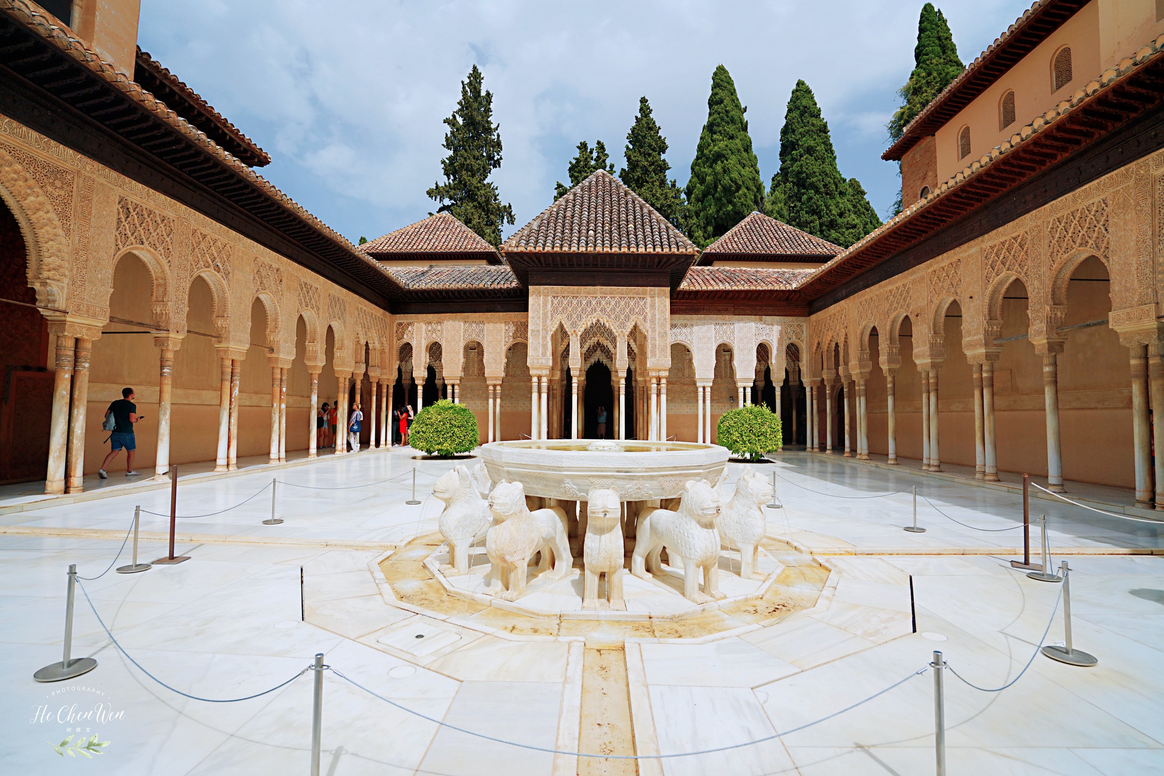原创西班牙著名的皇宫历经千年沧桑被誉为世界奇迹游客慕名而来