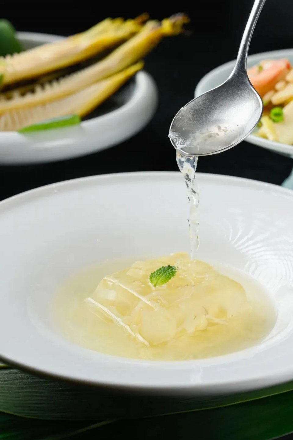 要躲在石洞里啃ta,老广只在螺蛳粉里吃过_竹笋