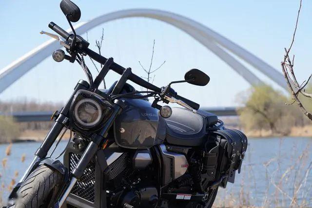 吕忍说车:龙嘉v霸新增配色【纽约灰】带您领略帝都春光