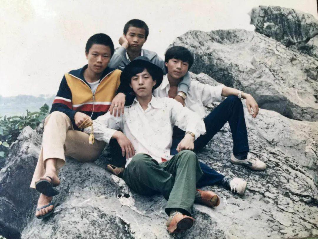 打开一个被折叠的人_李华