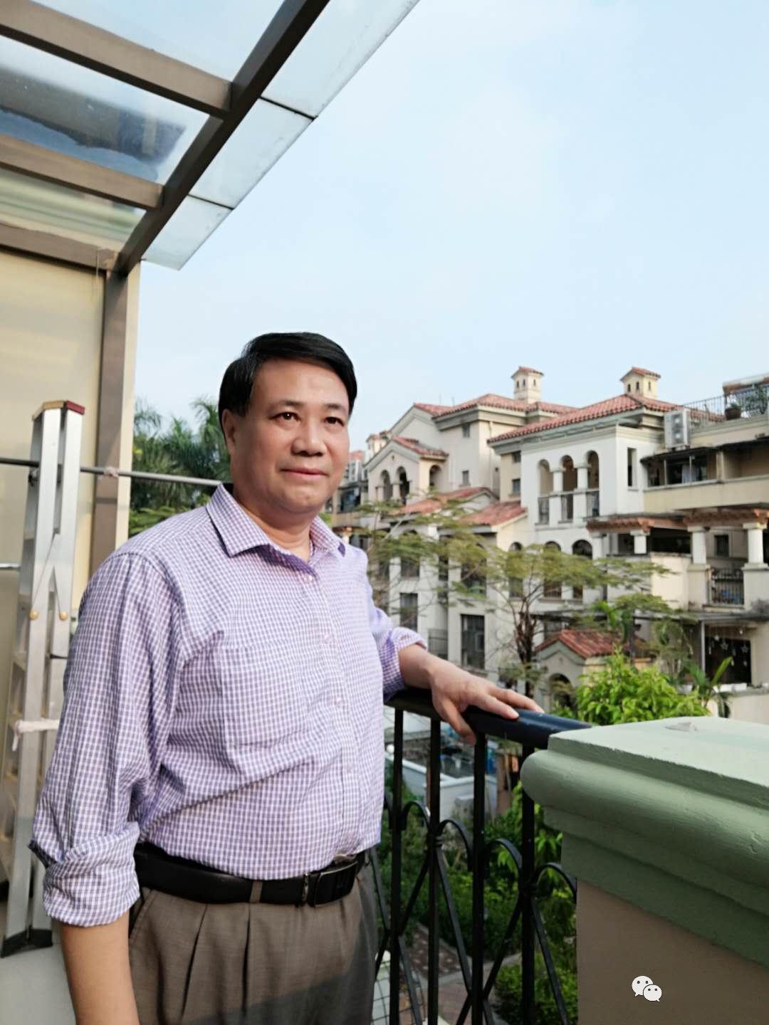 孙彬,笔名一杆竹,江西九江修水县人,供职党政机关部门,现已退休.