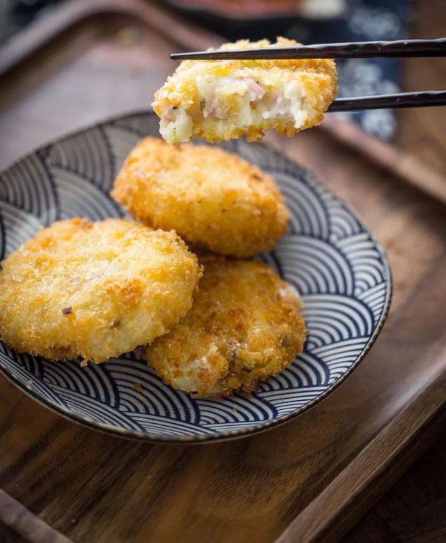 日本超人气小吃可乐饼咬一口直掉渣酥到骨子里