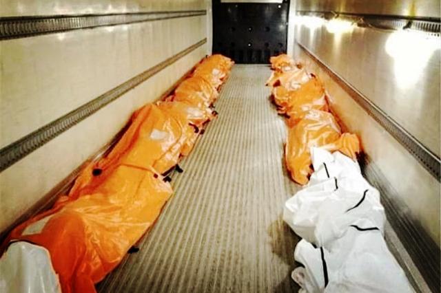 纽约停尸房不够用急调冷藏车保存尸体特朗普运尸袋随处可见