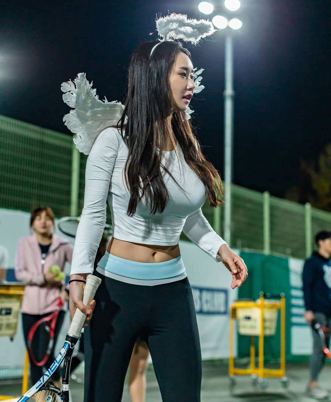 原创模特跨界变身网球少女网友直呼身材不输莎拉波娃