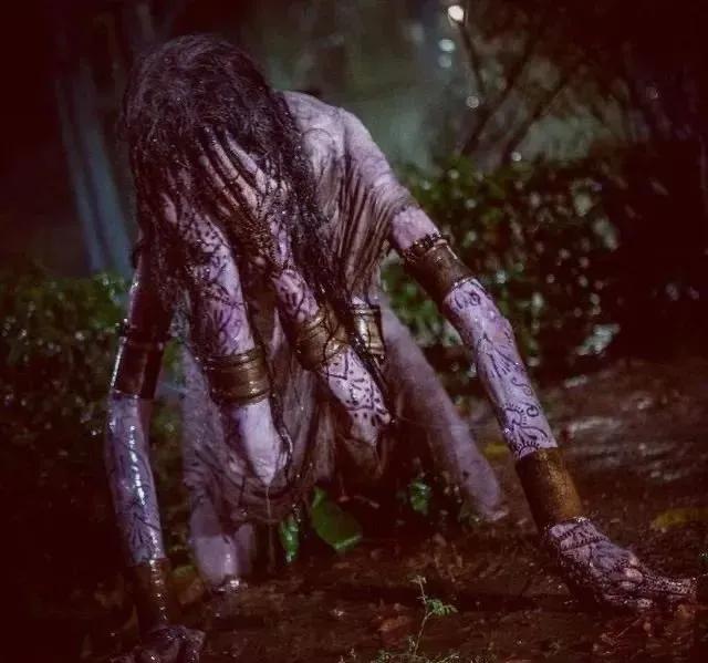 《behind》《它》《阴尸路》《阴儿房》看这些影片