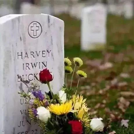 这段刻在墓碑上的英文震撼了全世界