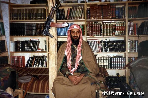 拉登隐匿藏身10年后是如何被找到的?它创立的基地组织如今怎样?