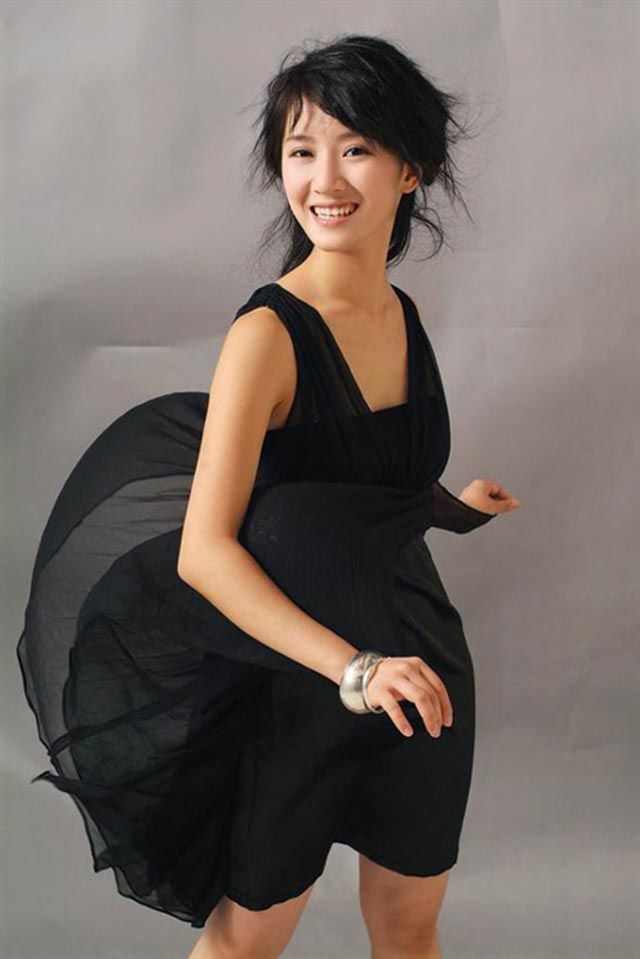 她出道多年如父亲陈道明一样低调,凭自己努力成名,今33岁气质佳_陈格