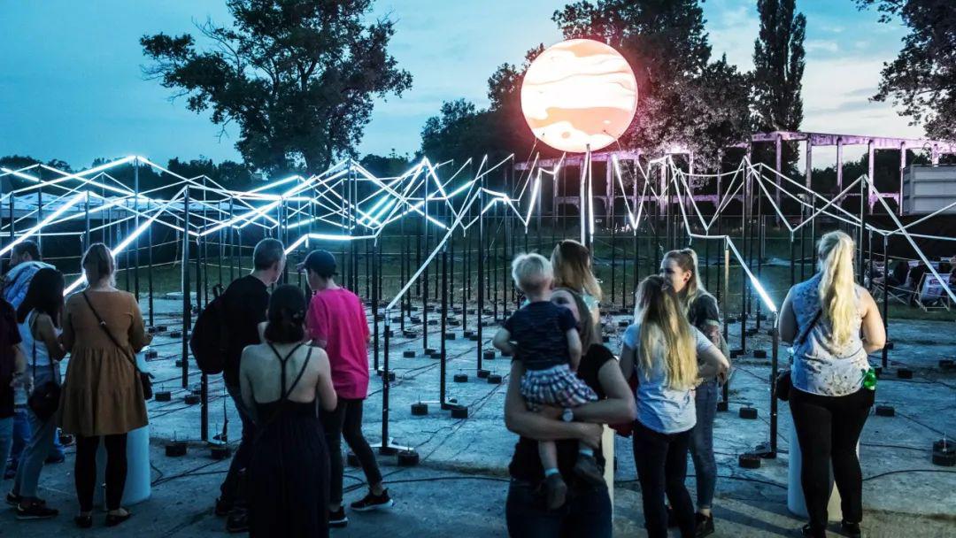 别人家的互动艺术装置可以一起玩一起嗨共同创造互动艺术体验