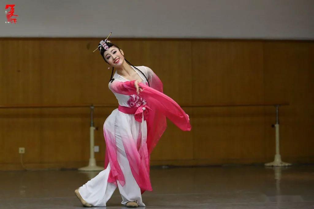 国防大学军事文化学院2015级中专舞蹈表演专业第17届红星杯精彩剧照