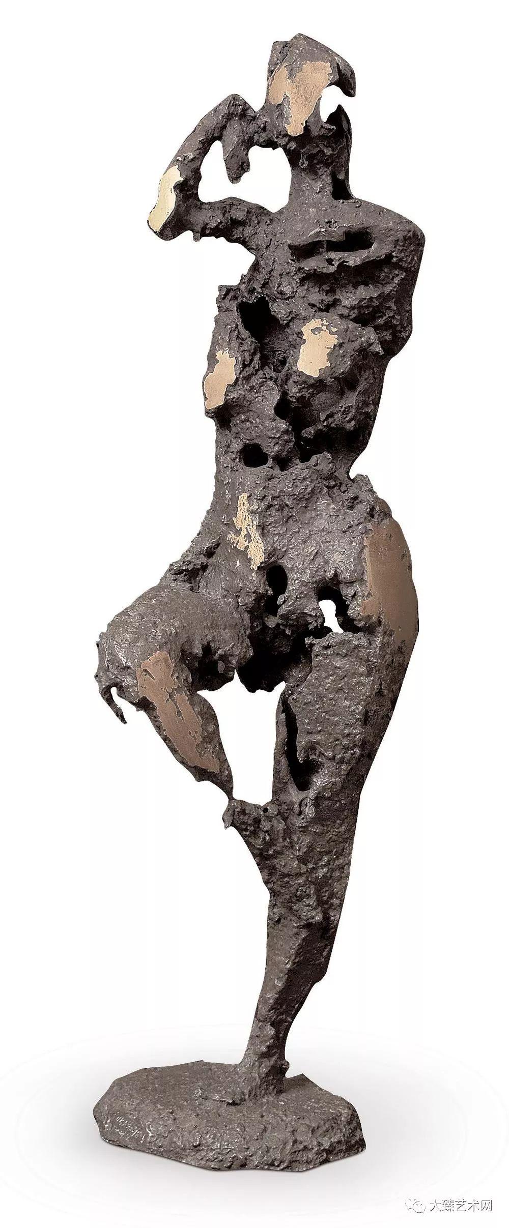 雕塑家张峰他的作品可以体会到一种中国传统水墨画的韵味