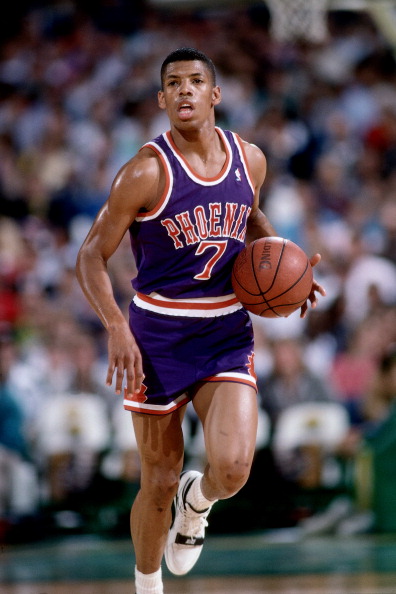 约翰逊可以说是基德,纳什的前辈,职业生涯场均9.