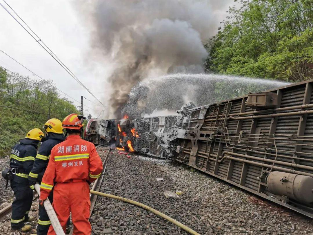 最新情况t179次客运火车在郴州境内侧翻起火事故致1死4重伤附视频