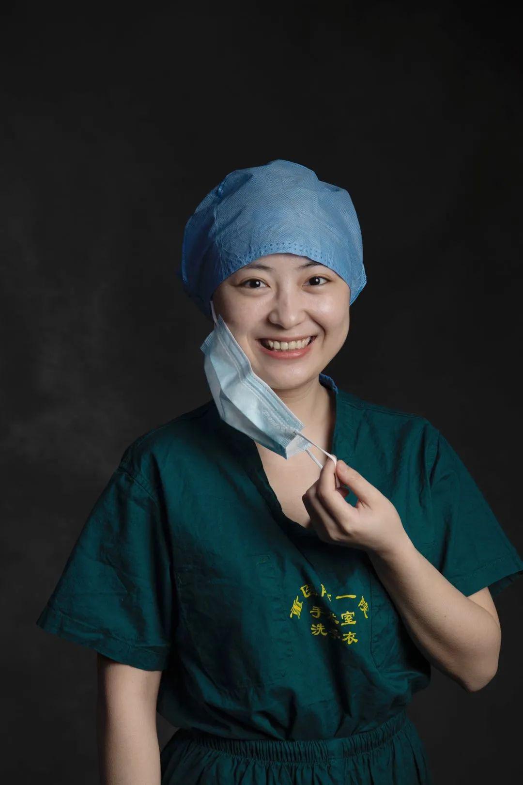 白衣执甲战荆楚胜日载誉平安归重医附一院金山医院援鄂医疗队队员战疫