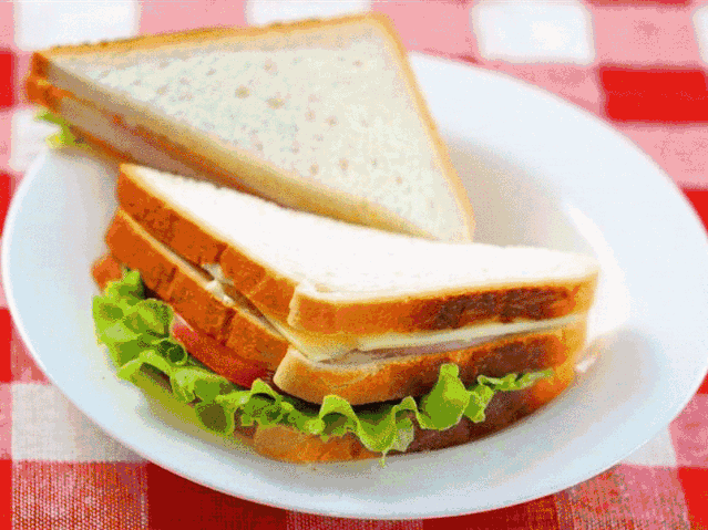 即日起,盈科咖啡早上9:00-10:00火腿鸡蛋三明治/培根奶酪三明治中午11