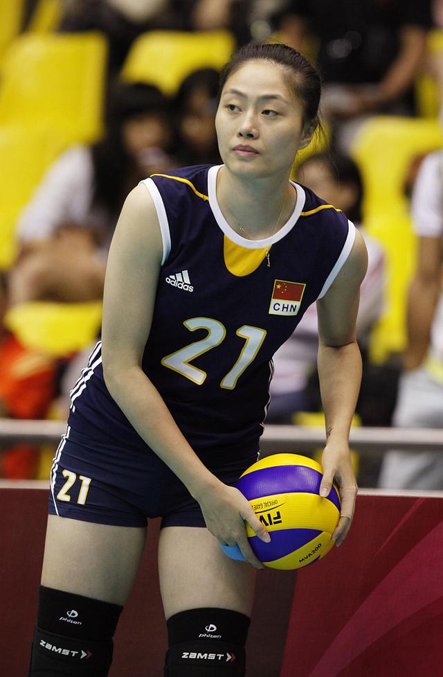 她是女排名将,曾与刘翔传出绯闻,退役远嫁美国,生有一女很幸福_马蕴雯