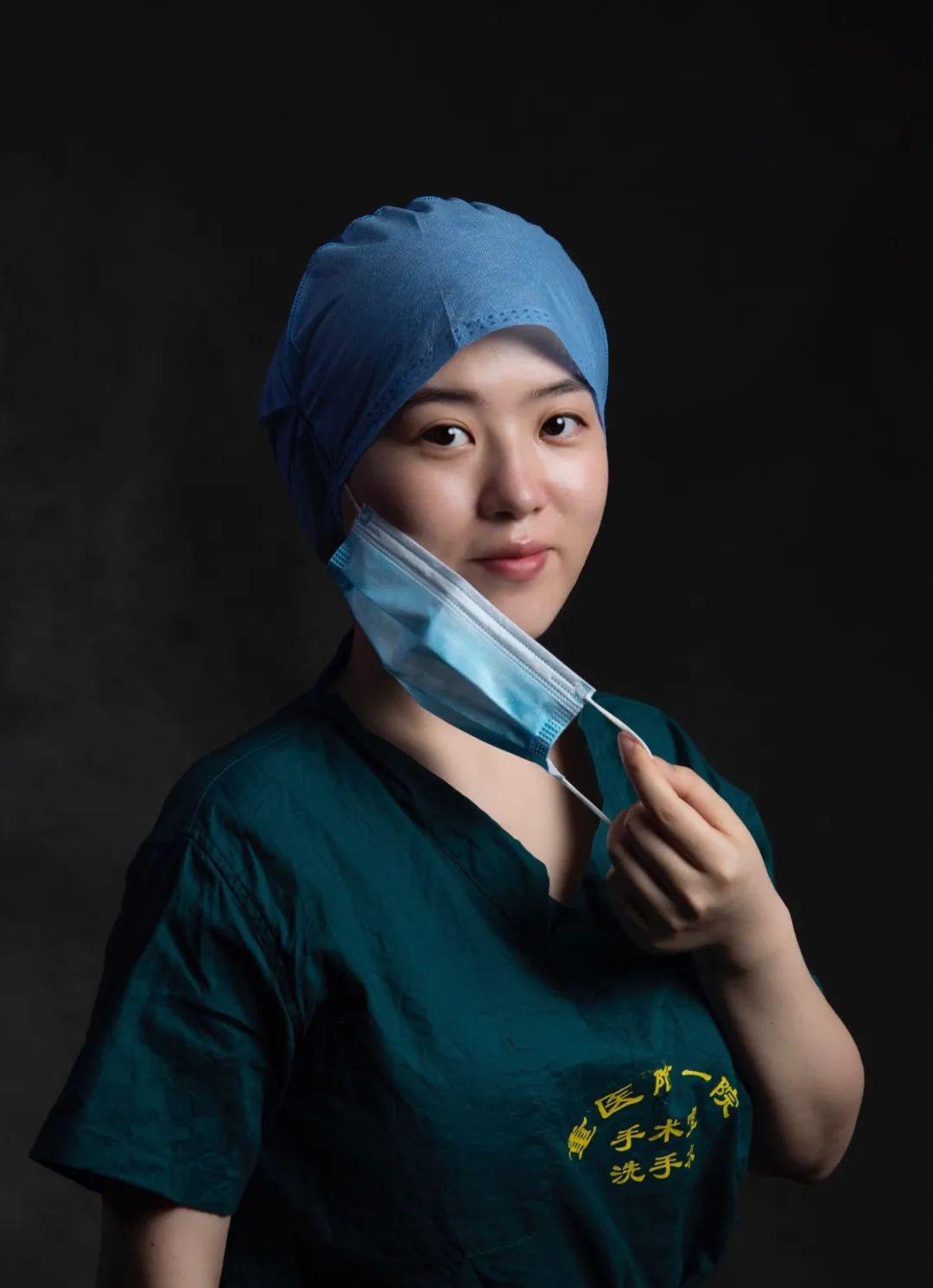 白衣执甲战荆楚胜日载誉平安归重医附一院金山医院援鄂医疗队队员战疫