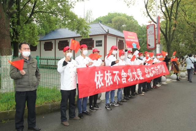 鄂州市取得抗疫重大胜利热烈欢送北大医疗援鄂医疗队挥师回京