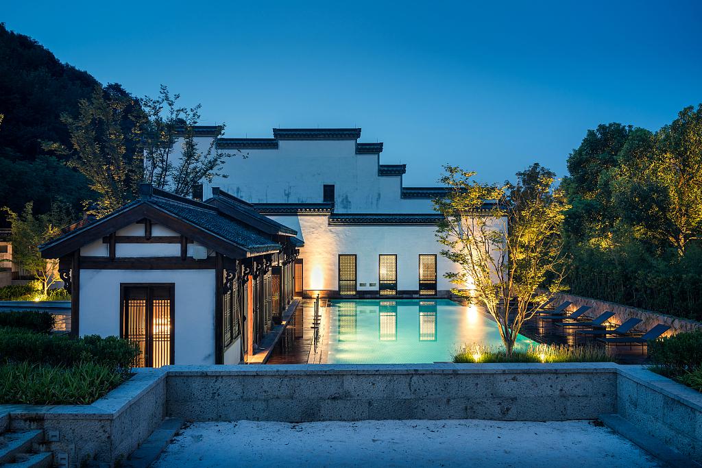 有了灯方知院子夜色这么美