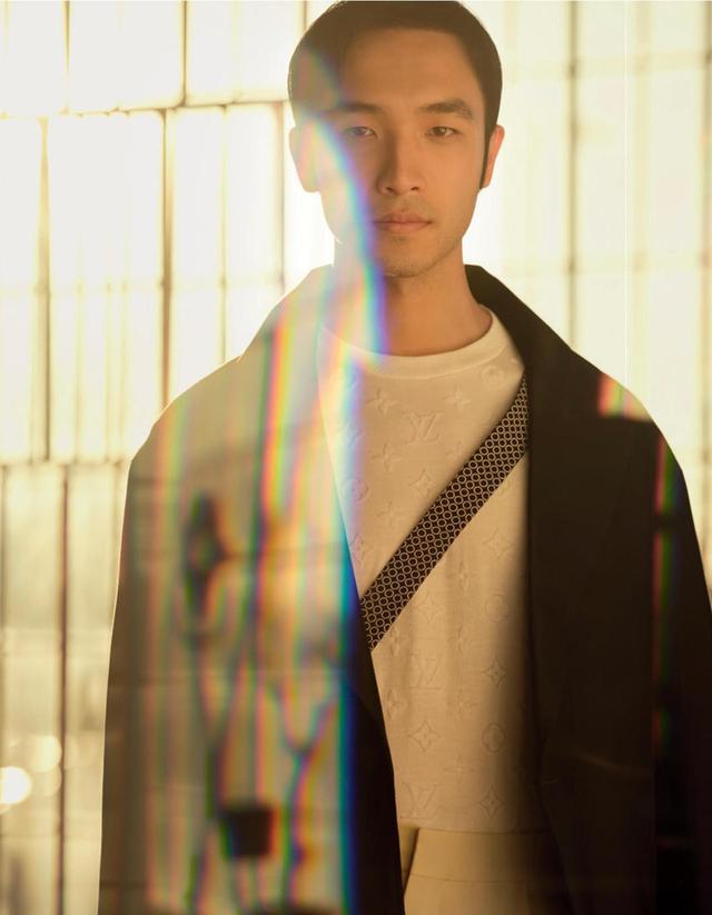 单眼皮27岁小生安柚鑫 与刘亦菲曾有吻戏_陈洪辉