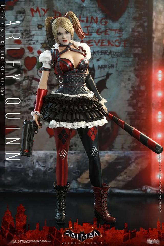 棒球棍以及短枪是有附属的这把锤子也是小丑女标志性的武器另外还附属