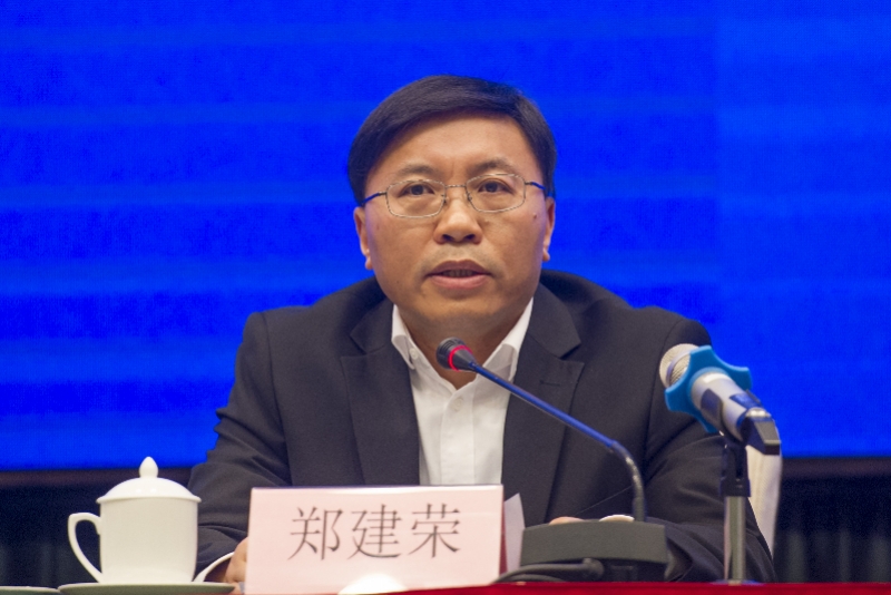 广东9000多名一线工作者为入境人员服务