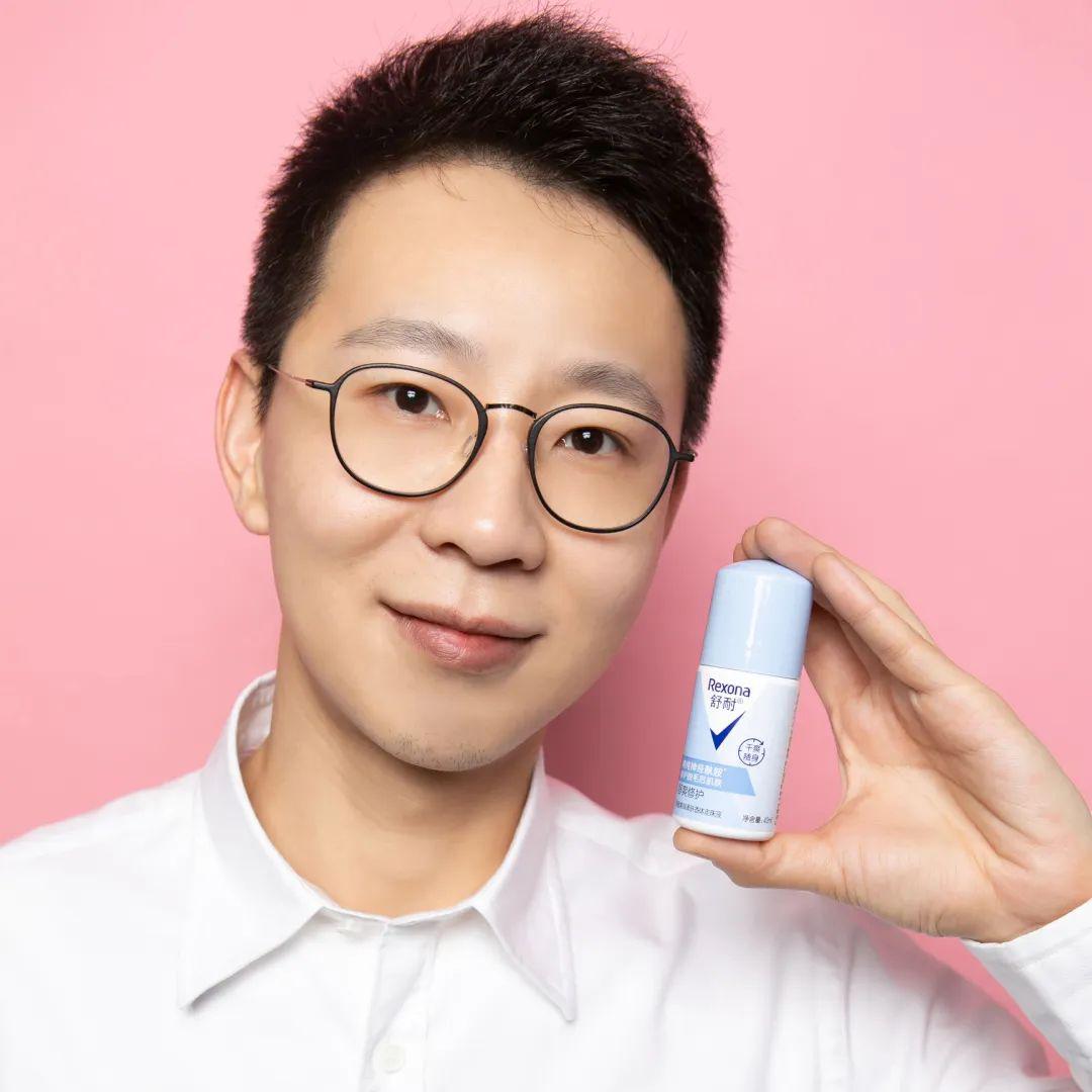 新上市的舒耐"腋"间精华系列目前有三款,就拿我手上这款粉色净透亮肤