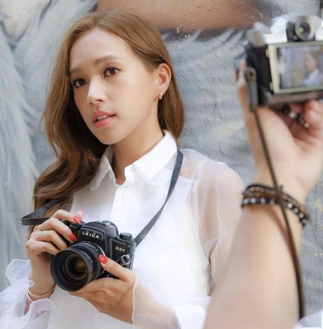 tvb小花升级做《姊妹淘》主持人 同时与人夫合作综艺节目_傅嘉莉