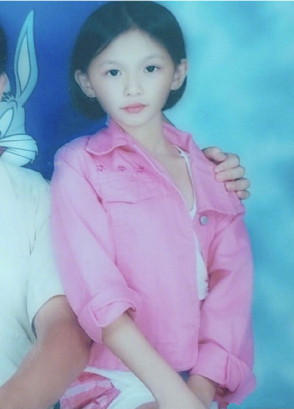 蔡卓宜,从小美到大.个子一般高,脸蛋婴儿肥,她就是小组的黑马陈品瑄.