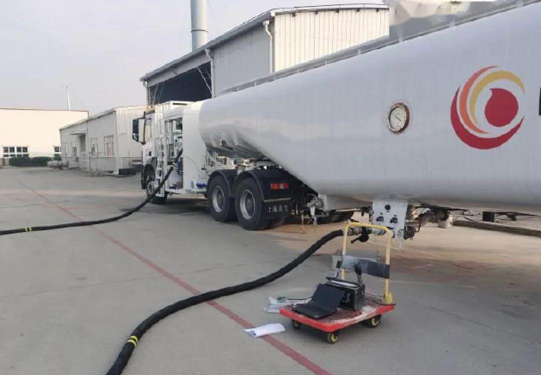 物流承飞公司自主研发65000l飞机罐式加油车获民航局通行许可