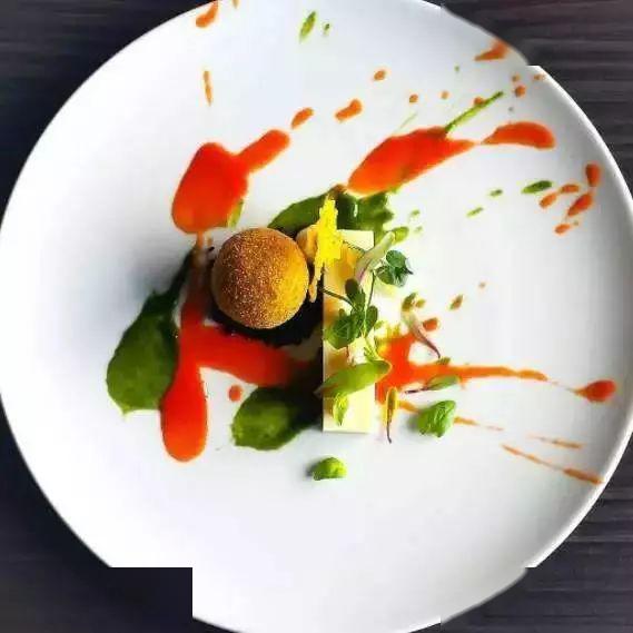 如果说一道菜的灵魂是菜品,那么好看的盘饰绝对是点睛的加分项.